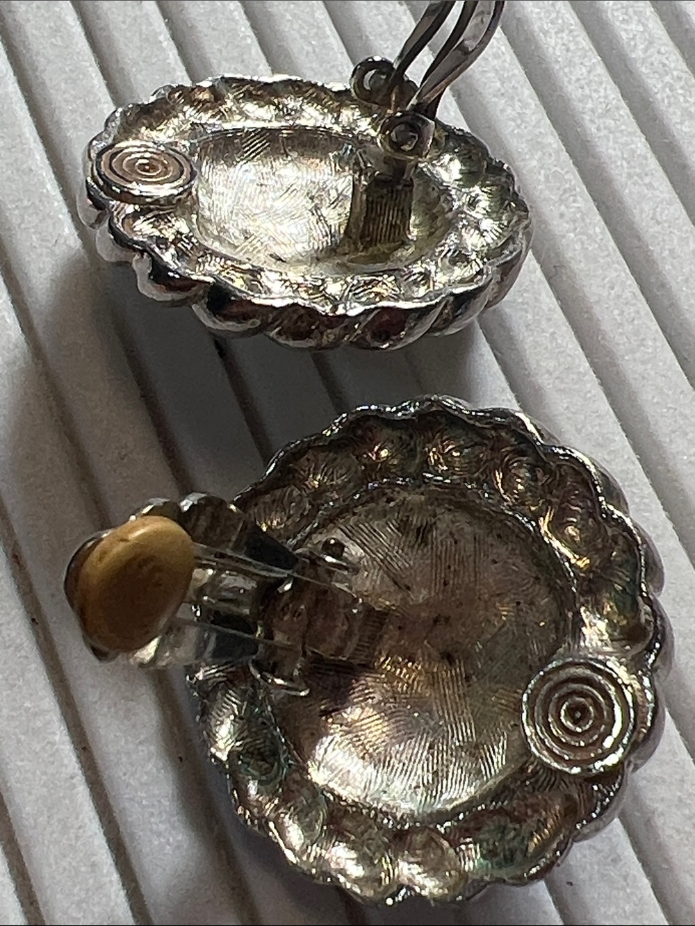 Unbranded Silver Lion Face clip-on Earrings - Silver Tone - Picture 5 of 7